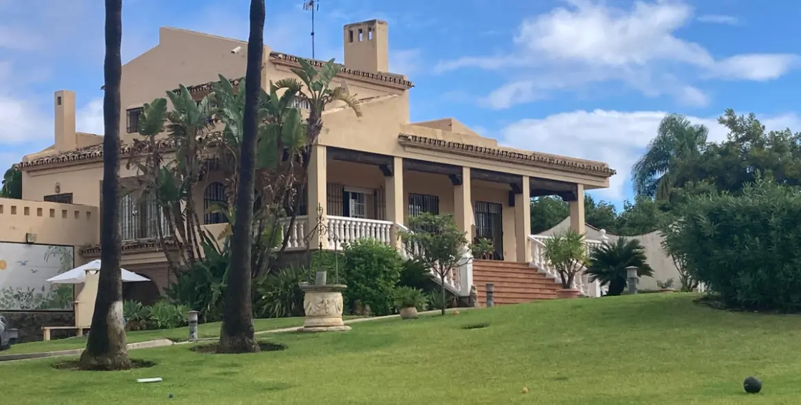 Sale of detached villa in Selwo 1