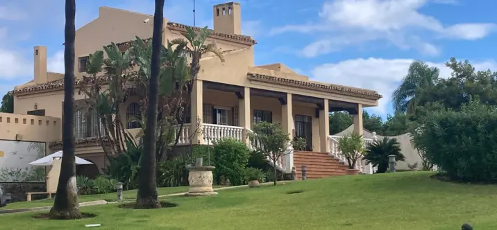 Sale of detached villa in Selwo 0