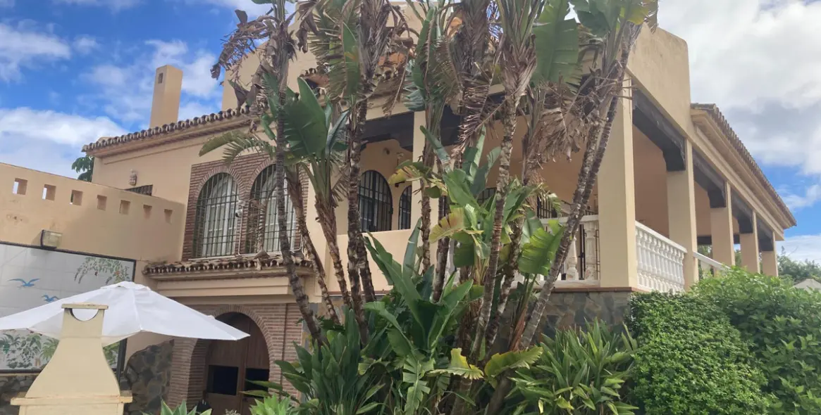 Sale of detached villa in Selwo 9