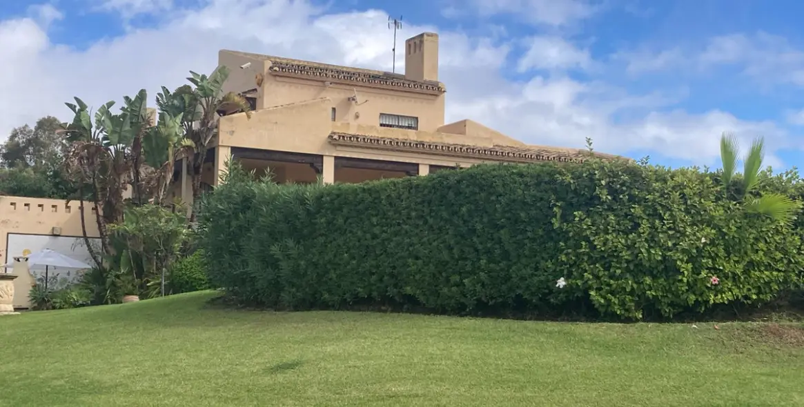 Sale of detached villa in Selwo 10