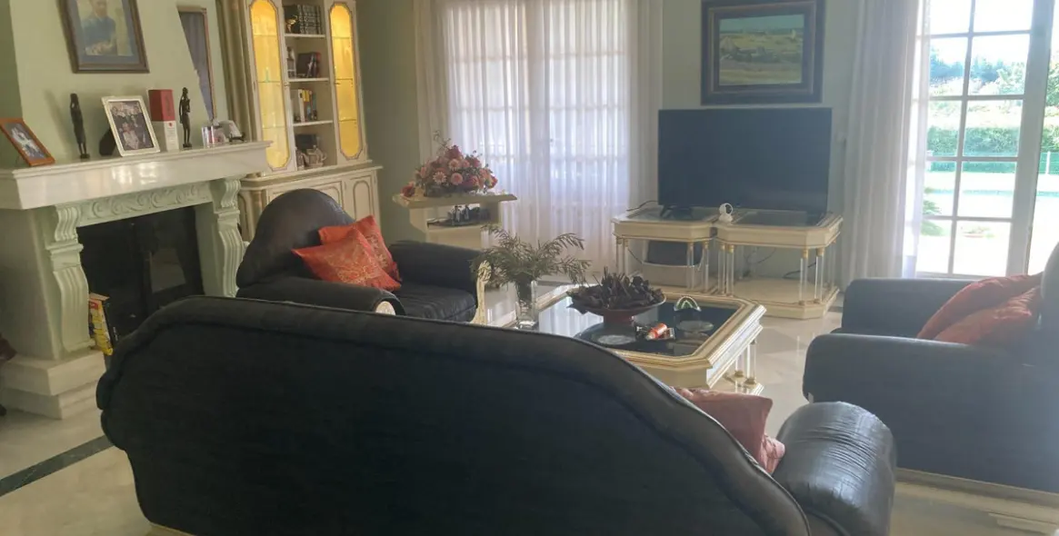 Sale of detached villa in Selwo 16