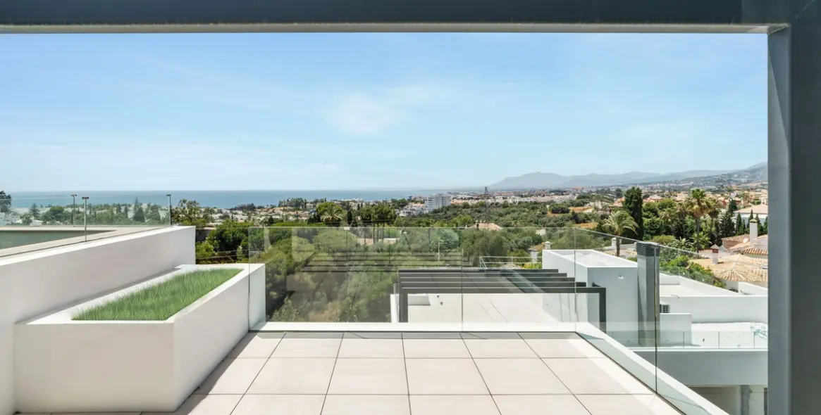 Продажа дома на две семьи в Río Real 1