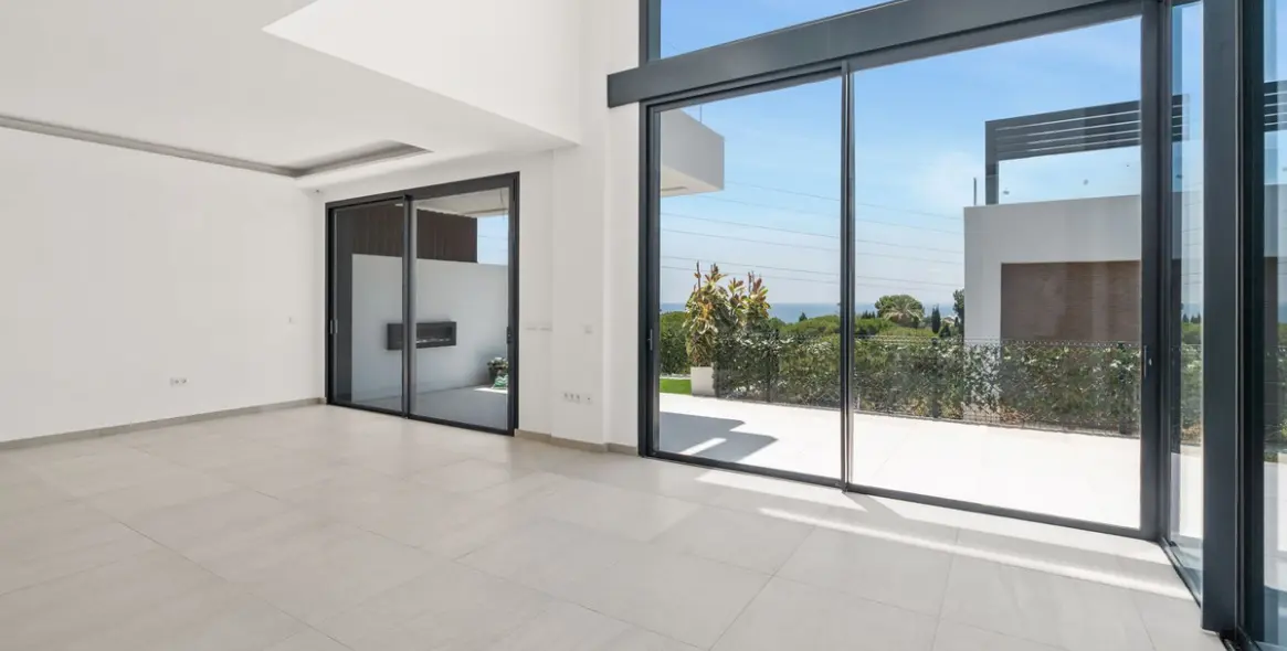 Продажа дома на две семьи в Río Real 2