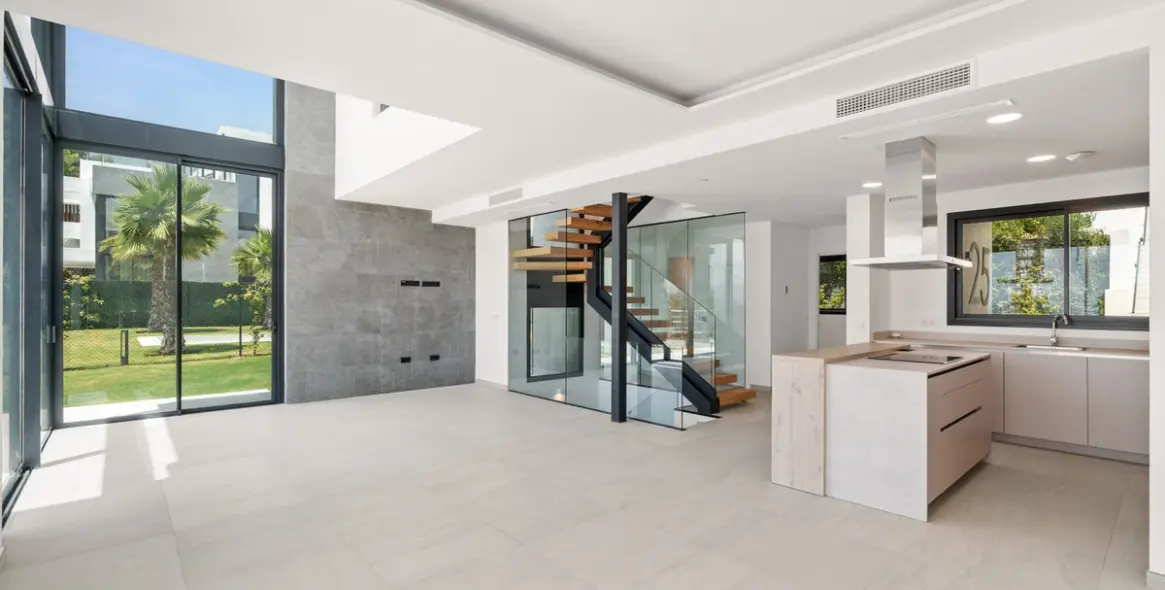 Продажа дома на две семьи в Río Real 3