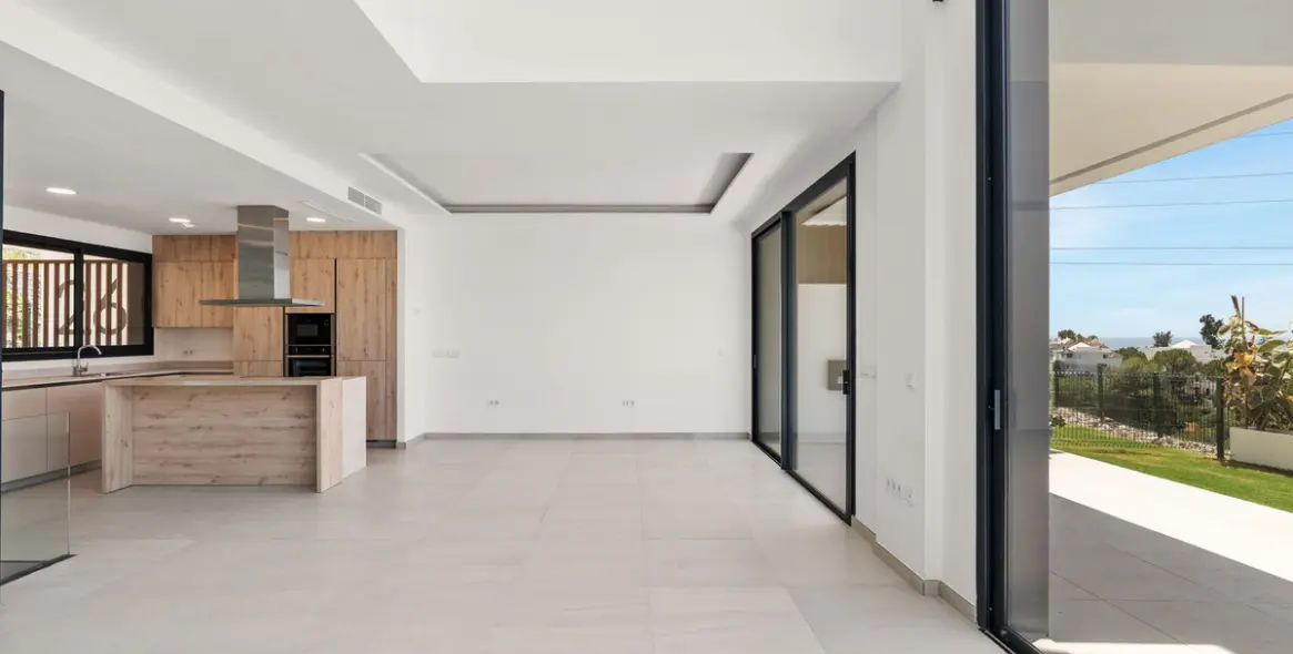 Продажа дома на две семьи в Río Real 4