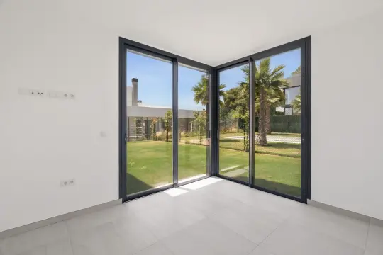 Image 6 thumb