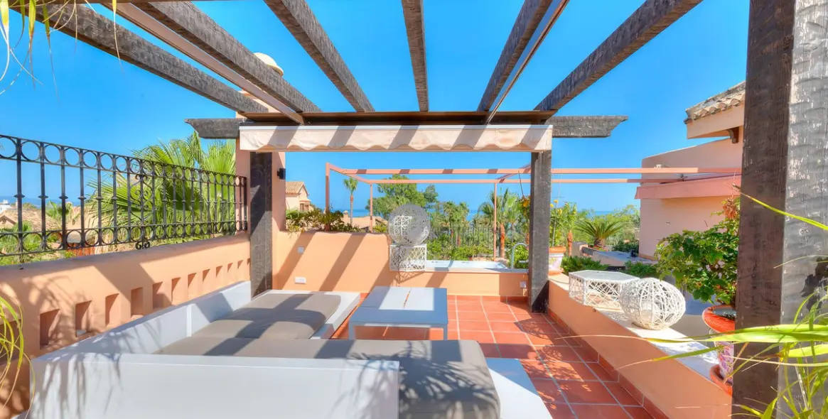 Sale of penthouse in San Pedro de Alcántara 25