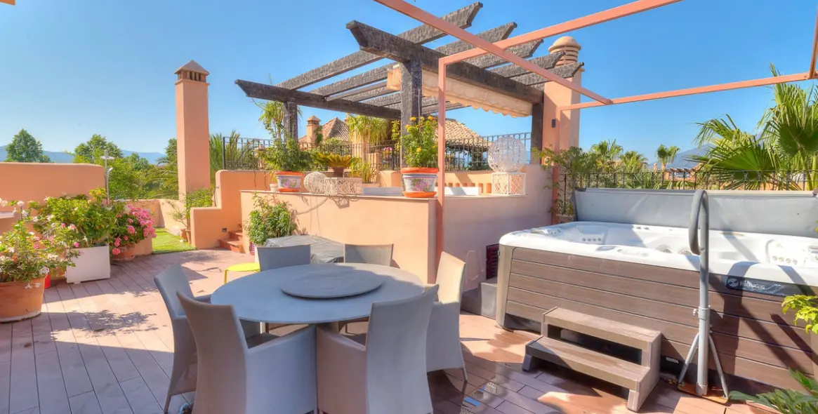 Sale of penthouse in San Pedro de Alcántara 26