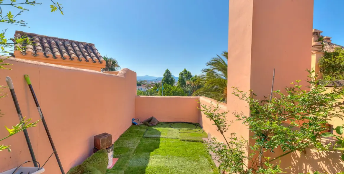 Sale of penthouse in San Pedro de Alcántara 28