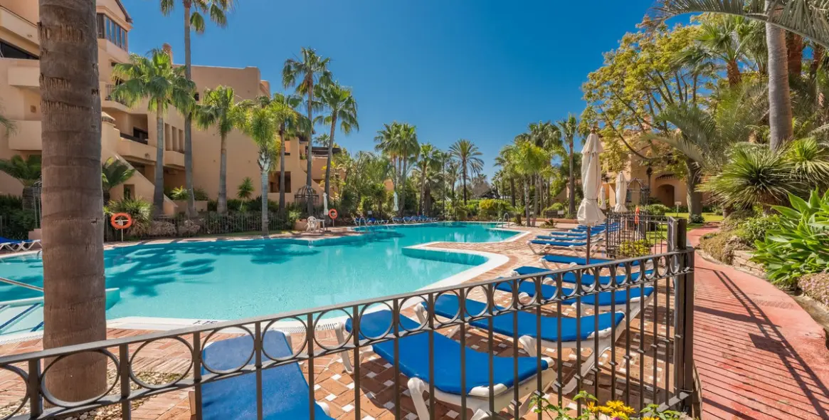 Sale of penthouse in San Pedro de Alcántara 31