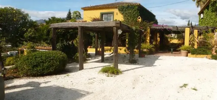 Venta de villa independiente en Estepona 0