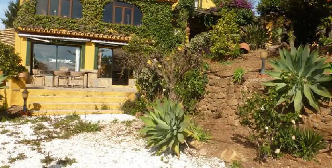 Venta de villa independiente en Estepona 2