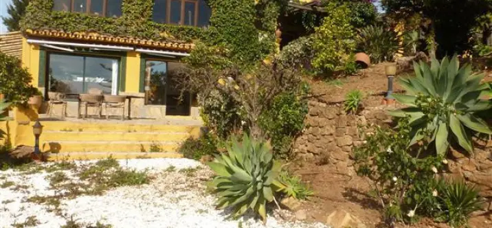 Venta de villa independiente en Estepona 1