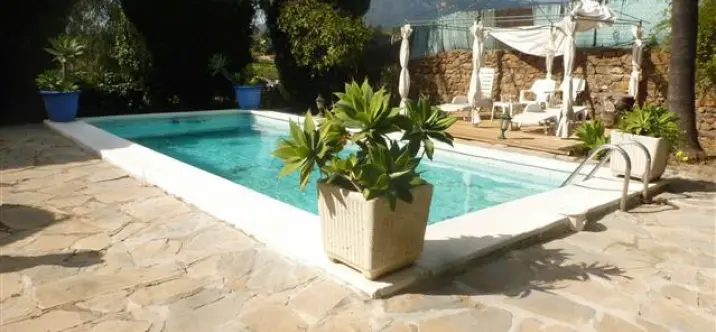 Venta de villa independiente en Estepona 4