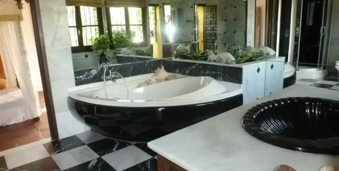 Venta de villa independiente en Estepona 9