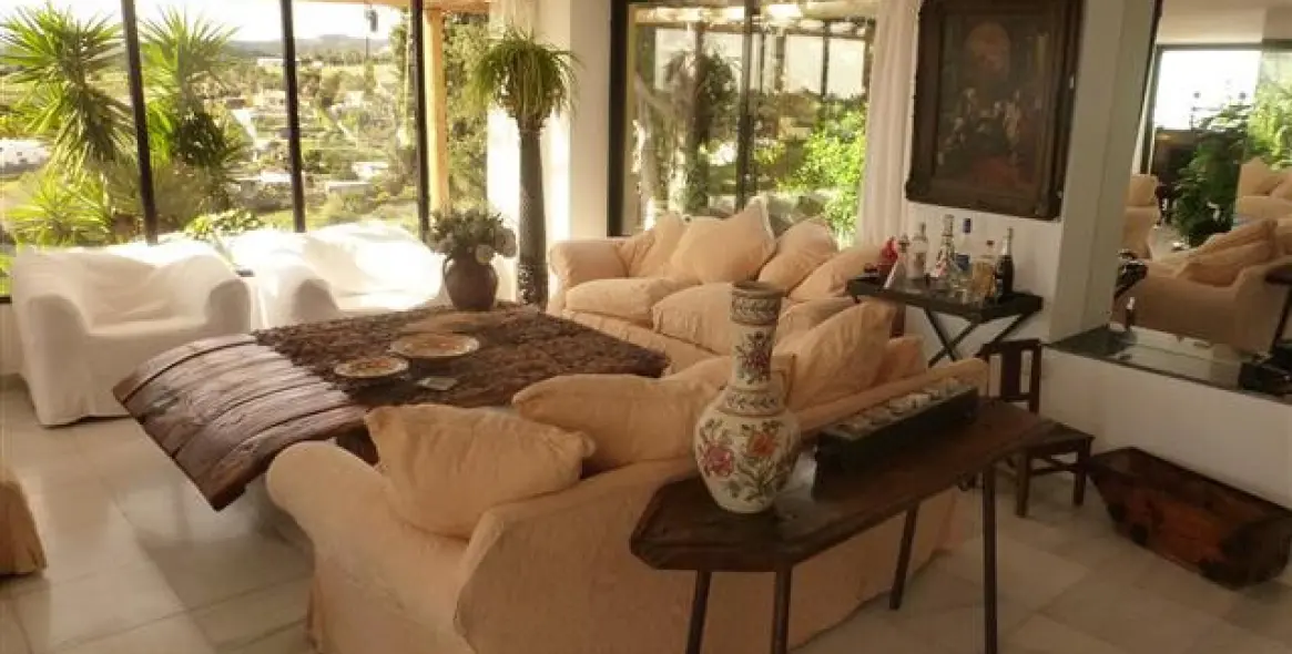 Продажа  отдельно стоящей виллы в Estepona 22