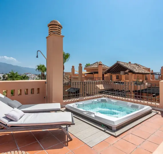 Venta de ático en San Pedro de Alcántara