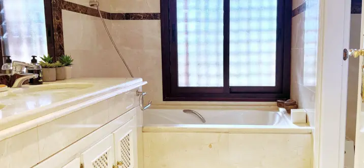 Long-term rent of penthouse duplex in Nueva Andalucía 4