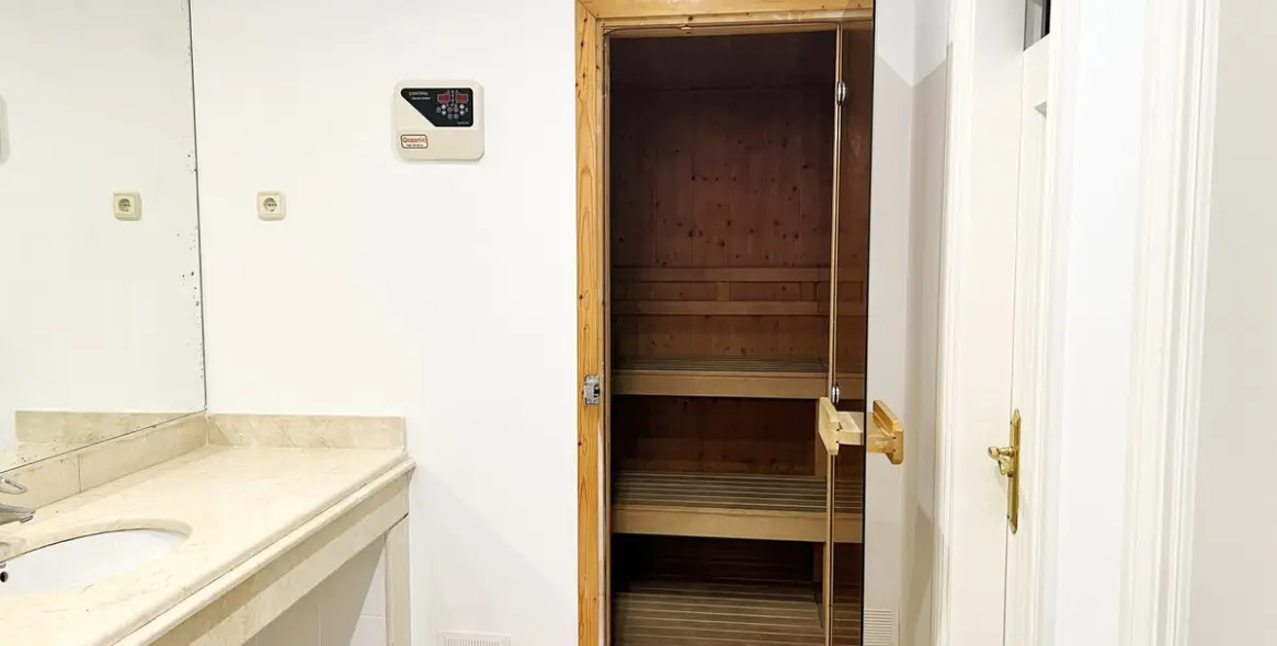 Long-term rent of penthouse duplex in Nueva Andalucía 21