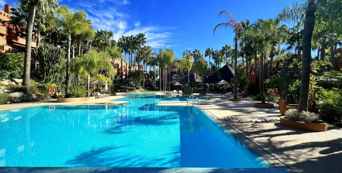 Long-term rent of penthouse duplex in Nueva Andalucía 22