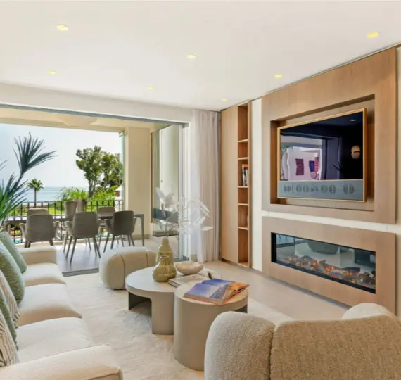 Venta de apartamento en planta media en New Golden Mile