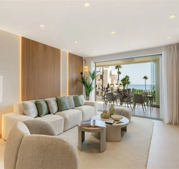 Venta de apartamento en planta media en New Golden Mile