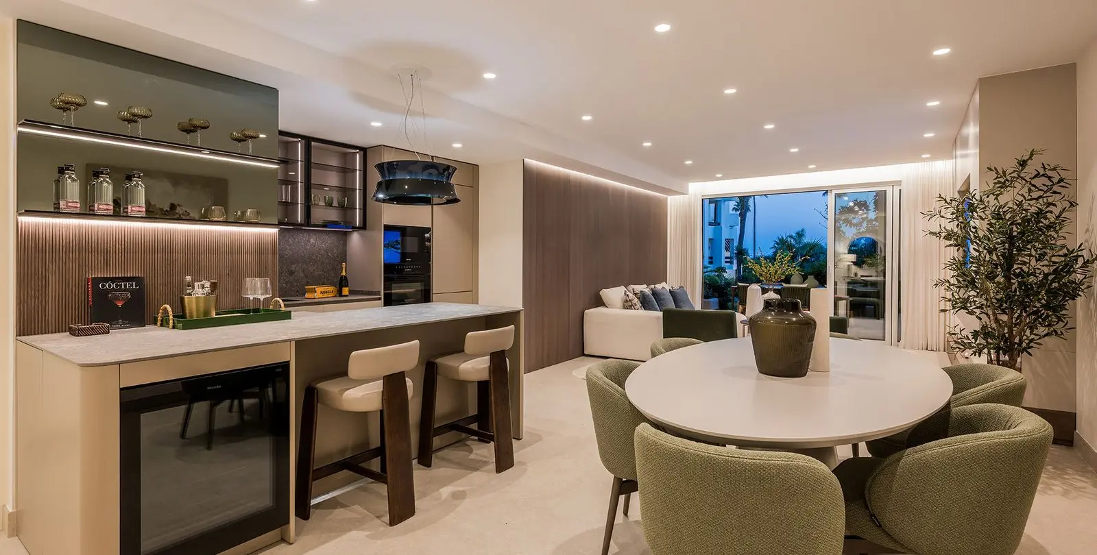 Sale of ground floor apartment in New Golden Mile 22