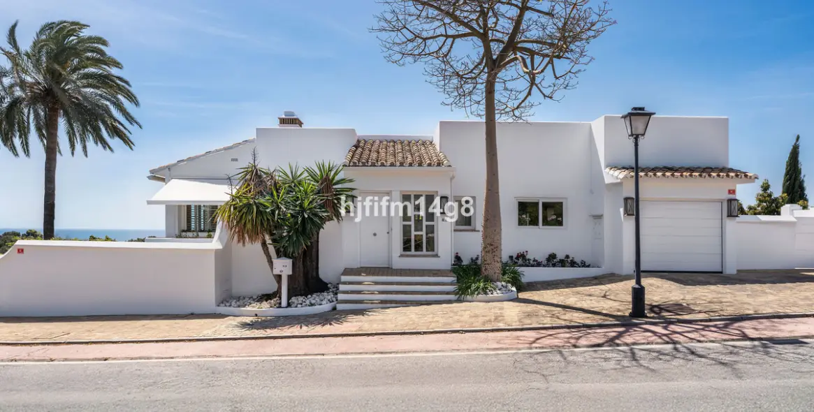 Продажа  отдельно стоящей виллы в Nueva Andalucía 1