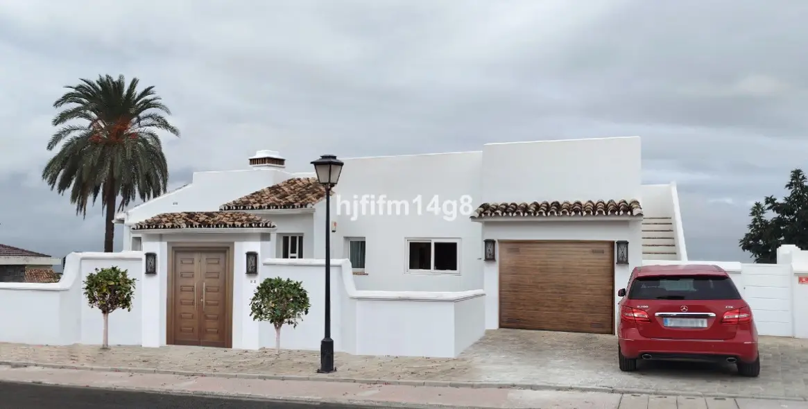 Продажа  отдельно стоящей виллы в Nueva Andalucía 2