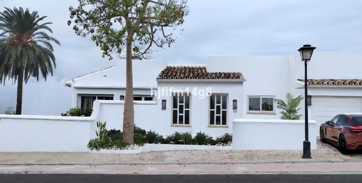 Продажа  отдельно стоящей виллы в Nueva Andalucía 3