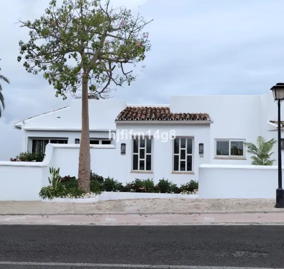 Venta de villa independiente en Nueva Andalucía