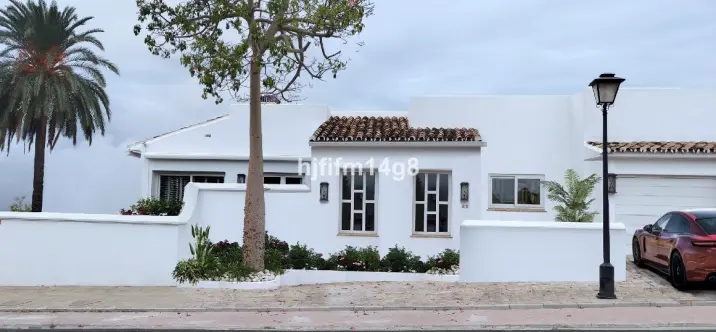 Venta de villa independiente en Nueva Andalucía 2