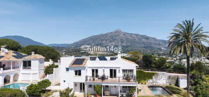 Venta de villa independiente en Nueva Andalucía 3