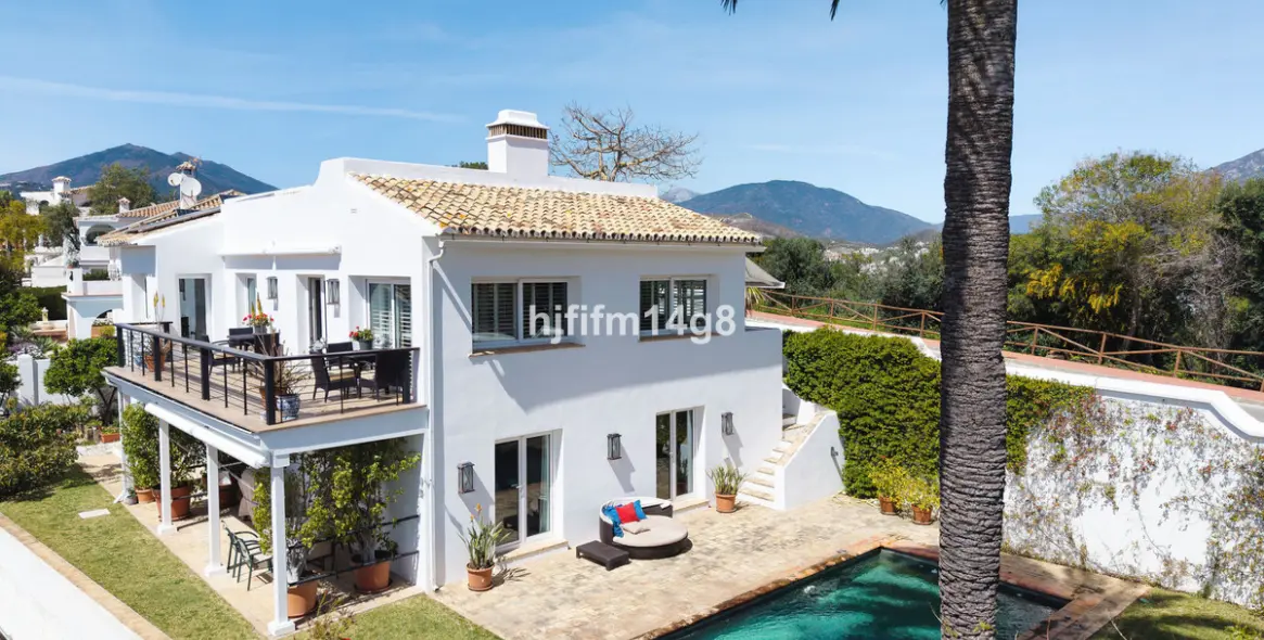 Продажа  отдельно стоящей виллы в Nueva Andalucía 5