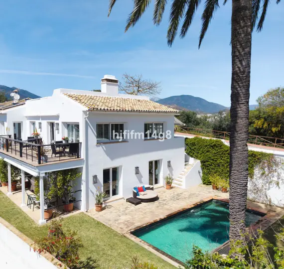 Venta de villa independiente en Nueva Andalucía