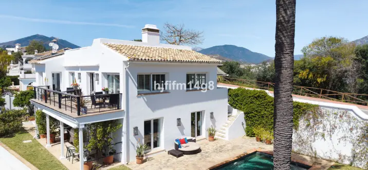 Venta de villa independiente en Nueva Andalucía 4