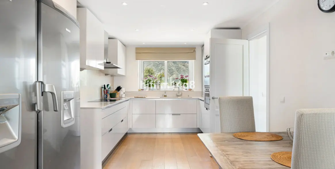 Продажа  отдельно стоящей виллы в Nueva Andalucía 13