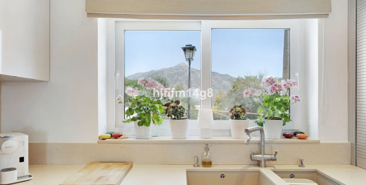 Продажа  отдельно стоящей виллы в Nueva Andalucía 15