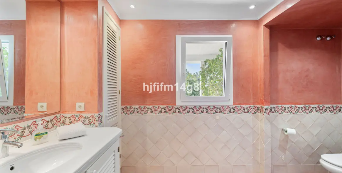 Продажа  отдельно стоящей виллы в Nueva Andalucía 17