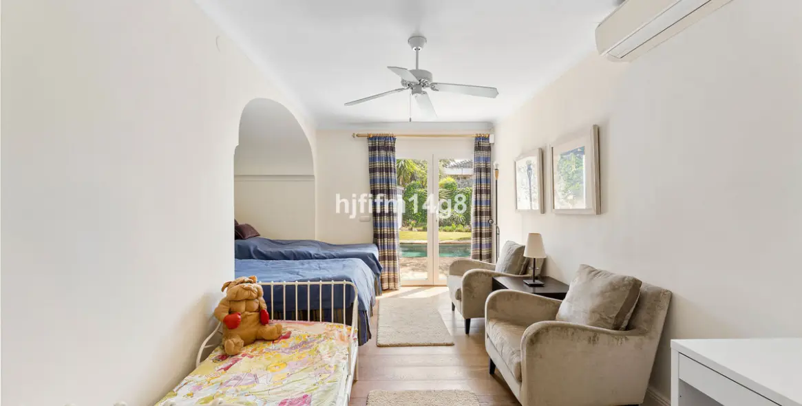 Продажа  отдельно стоящей виллы в Nueva Andalucía 18