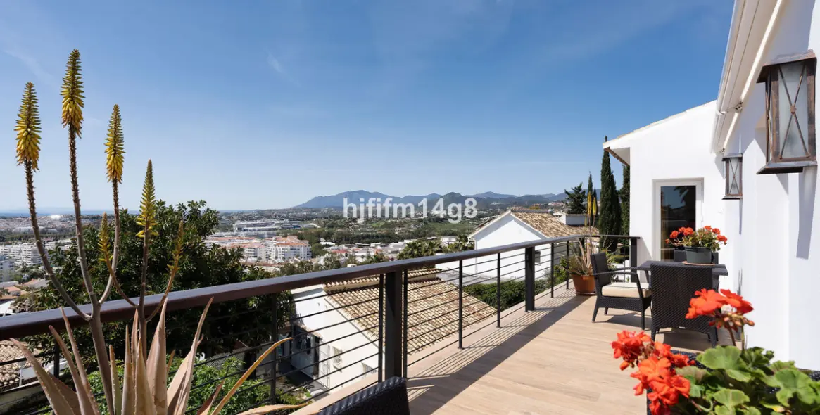 Sale of detached villa in Nueva Andalucía 26