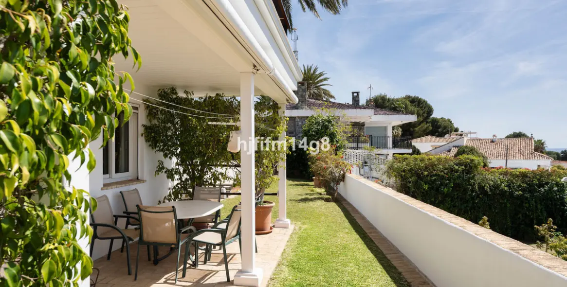 Sale of detached villa in Nueva Andalucía 28