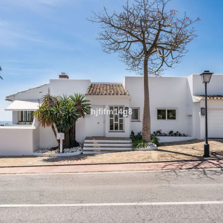 Venta de villa independiente en Nueva Andalucía