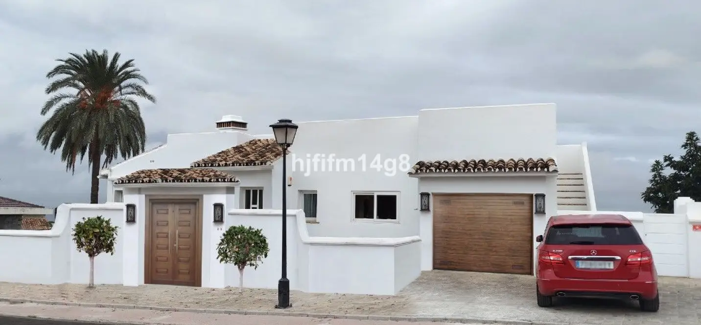 Venta de villa independiente en Nueva Andalucía 1
