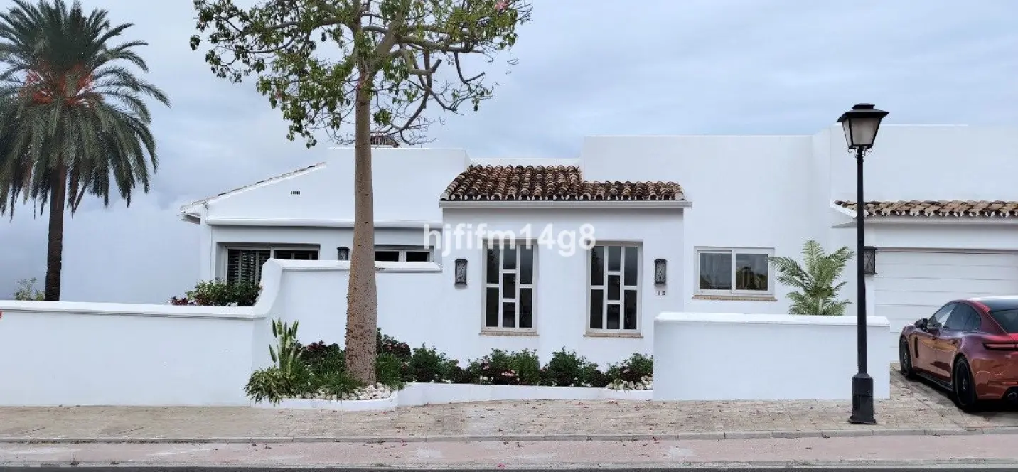 Venta de villa independiente en Nueva Andalucía 2