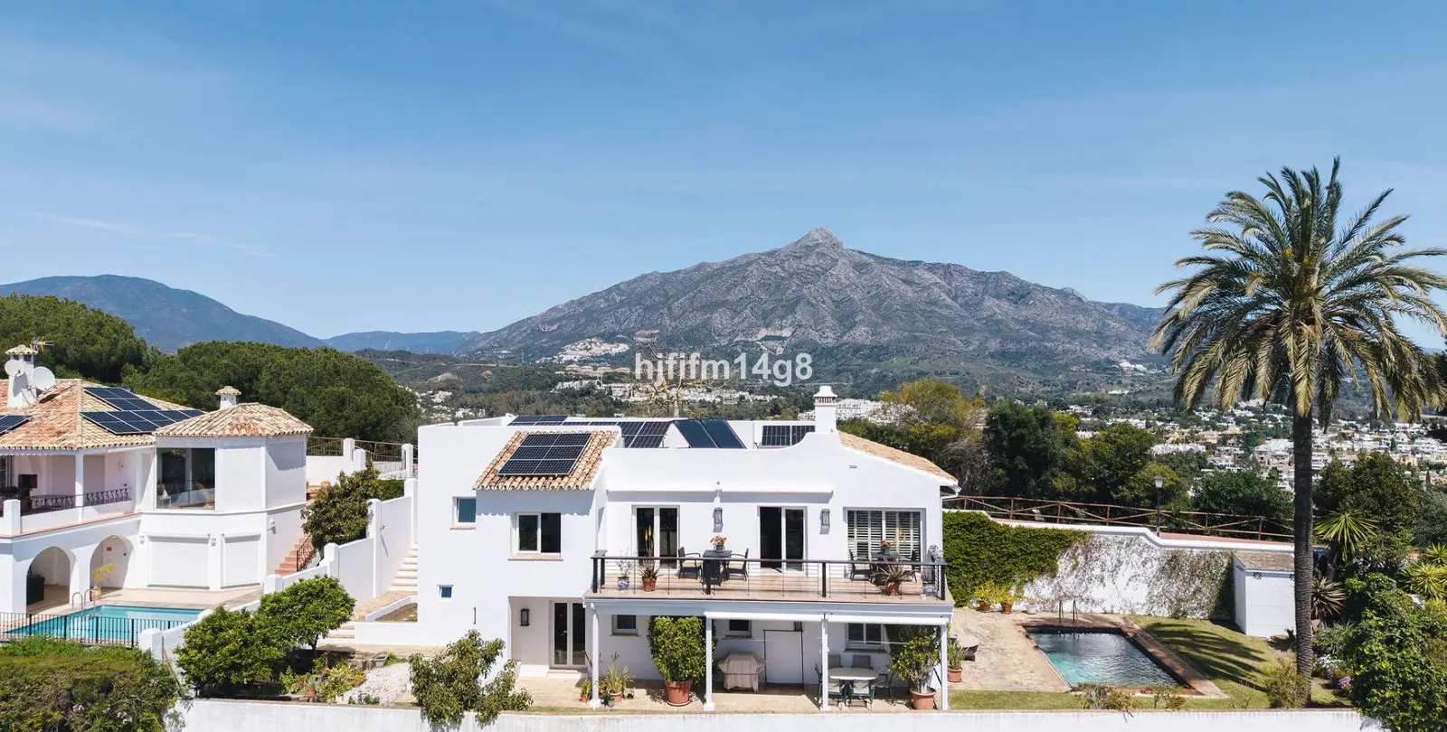 Venta de villa independiente en Nueva Andalucía 4