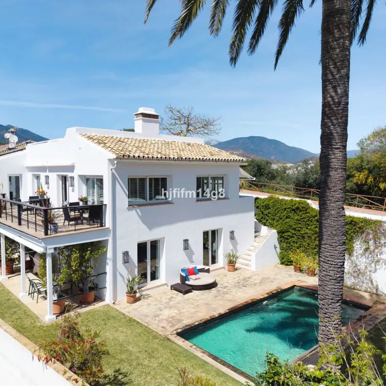 Venta de villa independiente en Nueva Andalucía