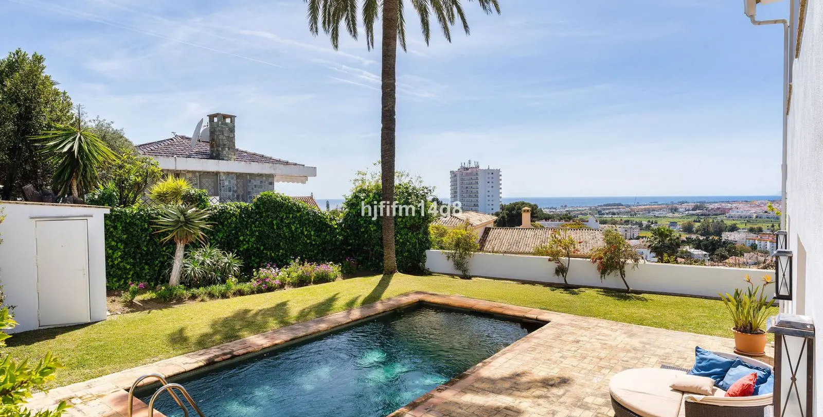Venta de villa independiente en Nueva Andalucía 6