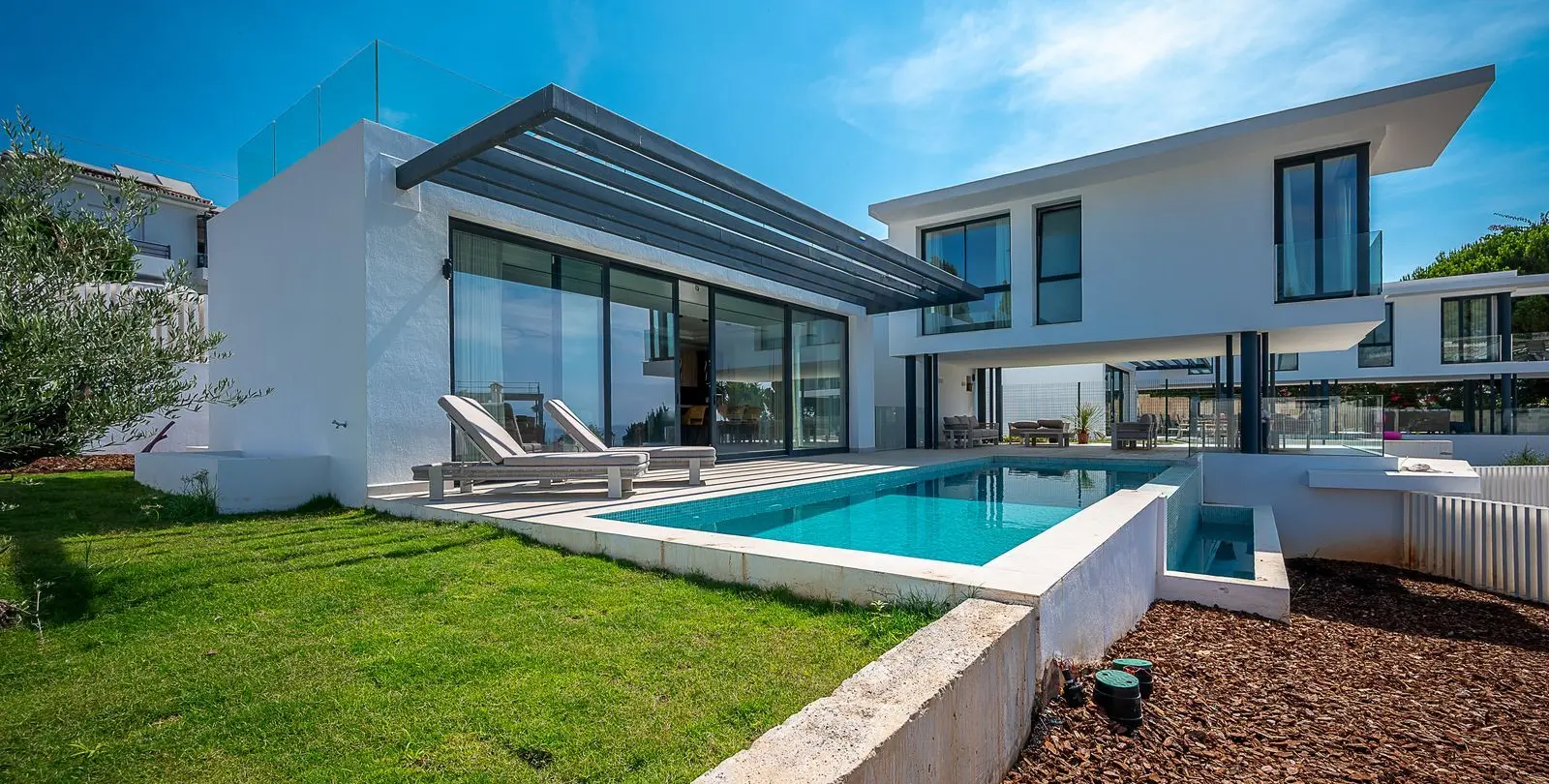 Venta de villa independiente en El Chaparral 9