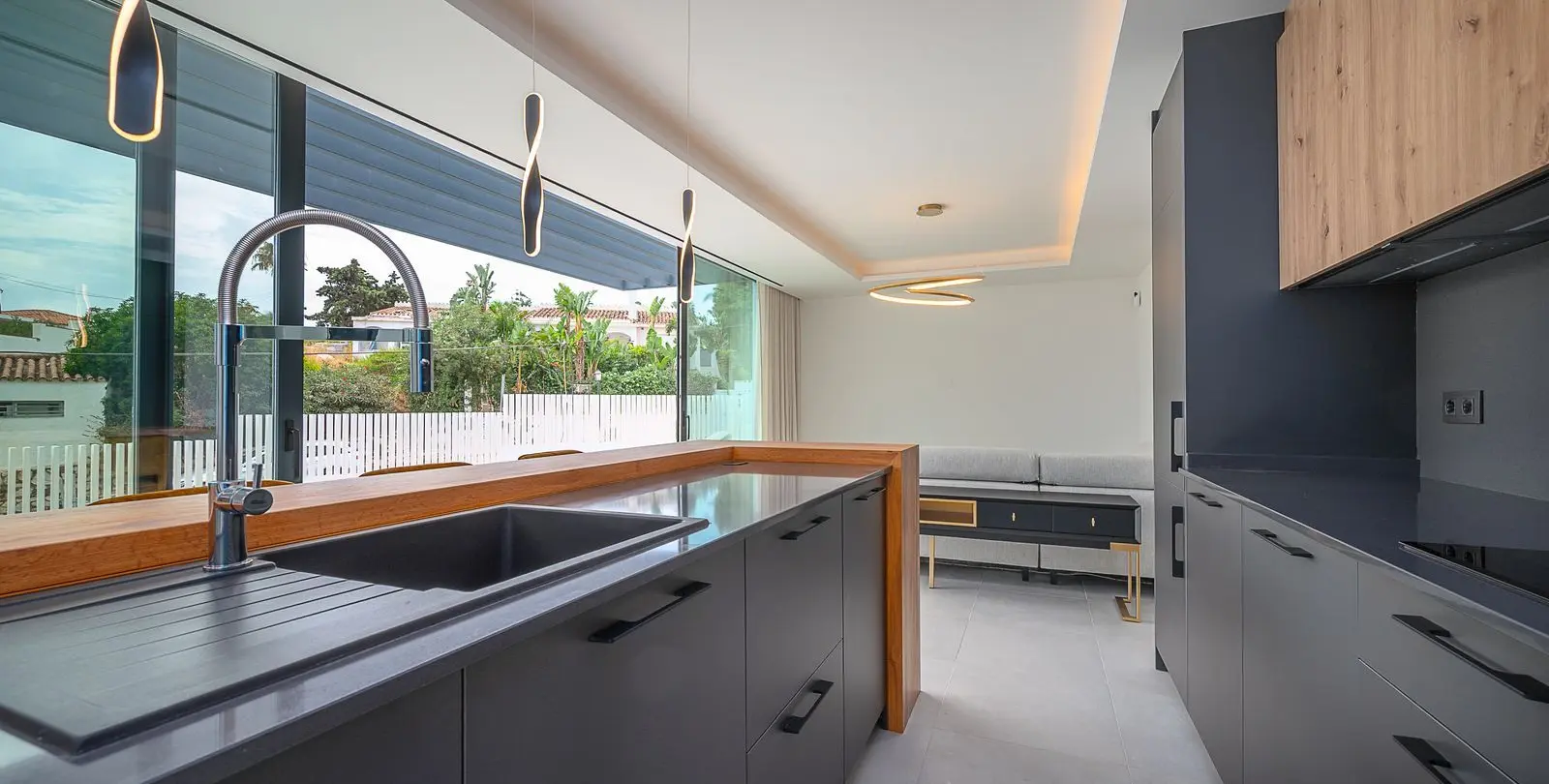 Venta de villa independiente en El Chaparral 23